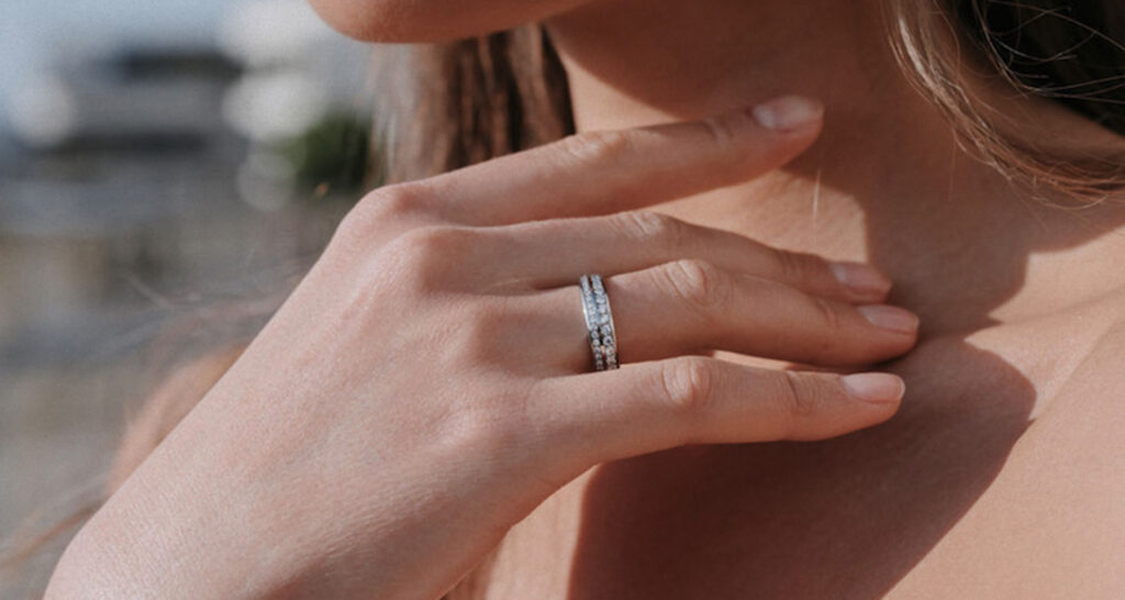 アニバーサリーリングが映すのは、言葉よりも“選んだ想い”