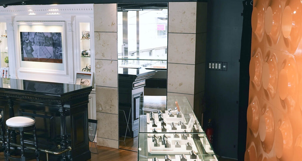 指元だけでなく全身で確認する試着視点