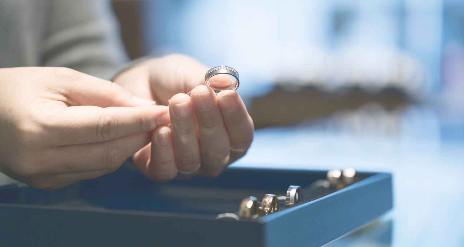 結婚指輪の選び方は“試着”で決まる：見た目よりも大切なこととは？
