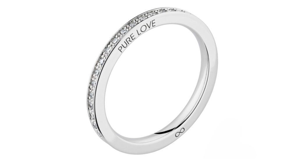 サイド彫刻が格上げするエタニティリングのデザイン性  