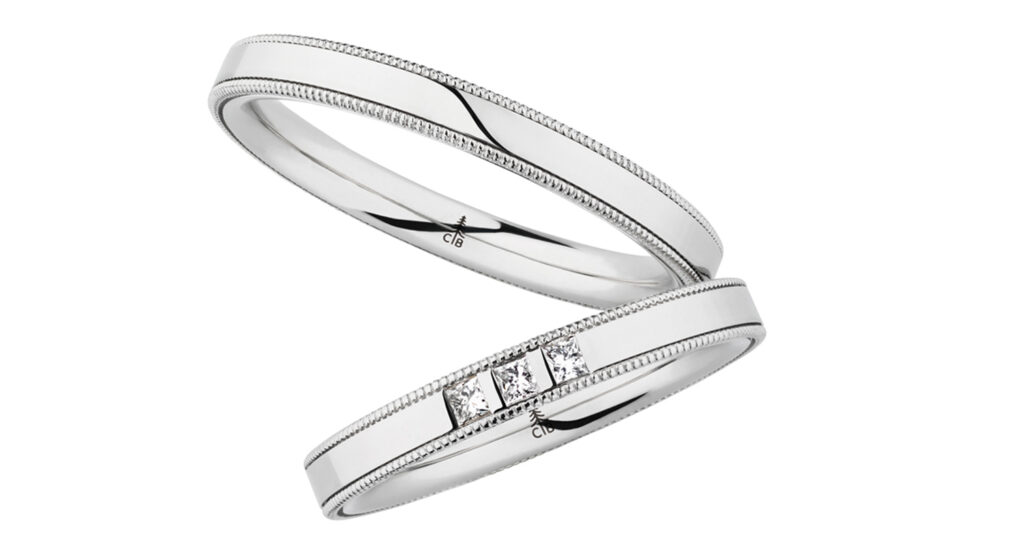 細やかなディテールが施されたシャープなミルグレインリング