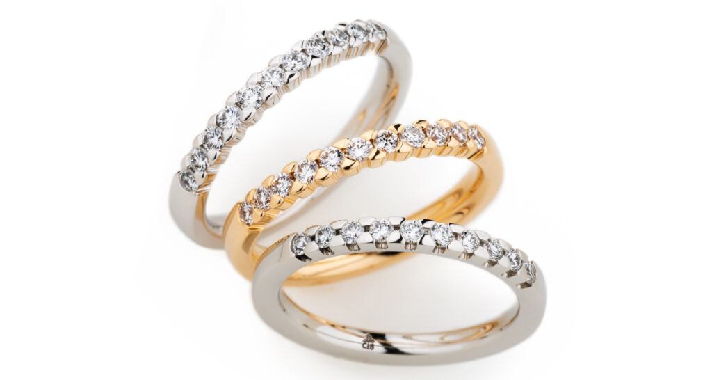 重ね付けにも最適、可憐な細身ハーフエタニティ